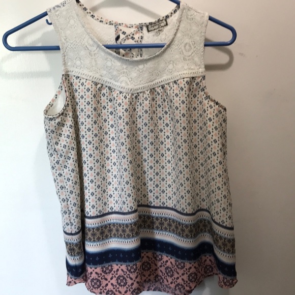 Flowy patterned top - Picture 1 of 3